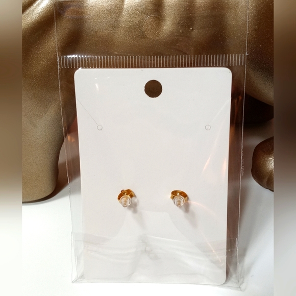 Fall Maple Leaf Minimalist Gold Tone Stainless Steel Stud Earrings NWT - Picture 3 of 4